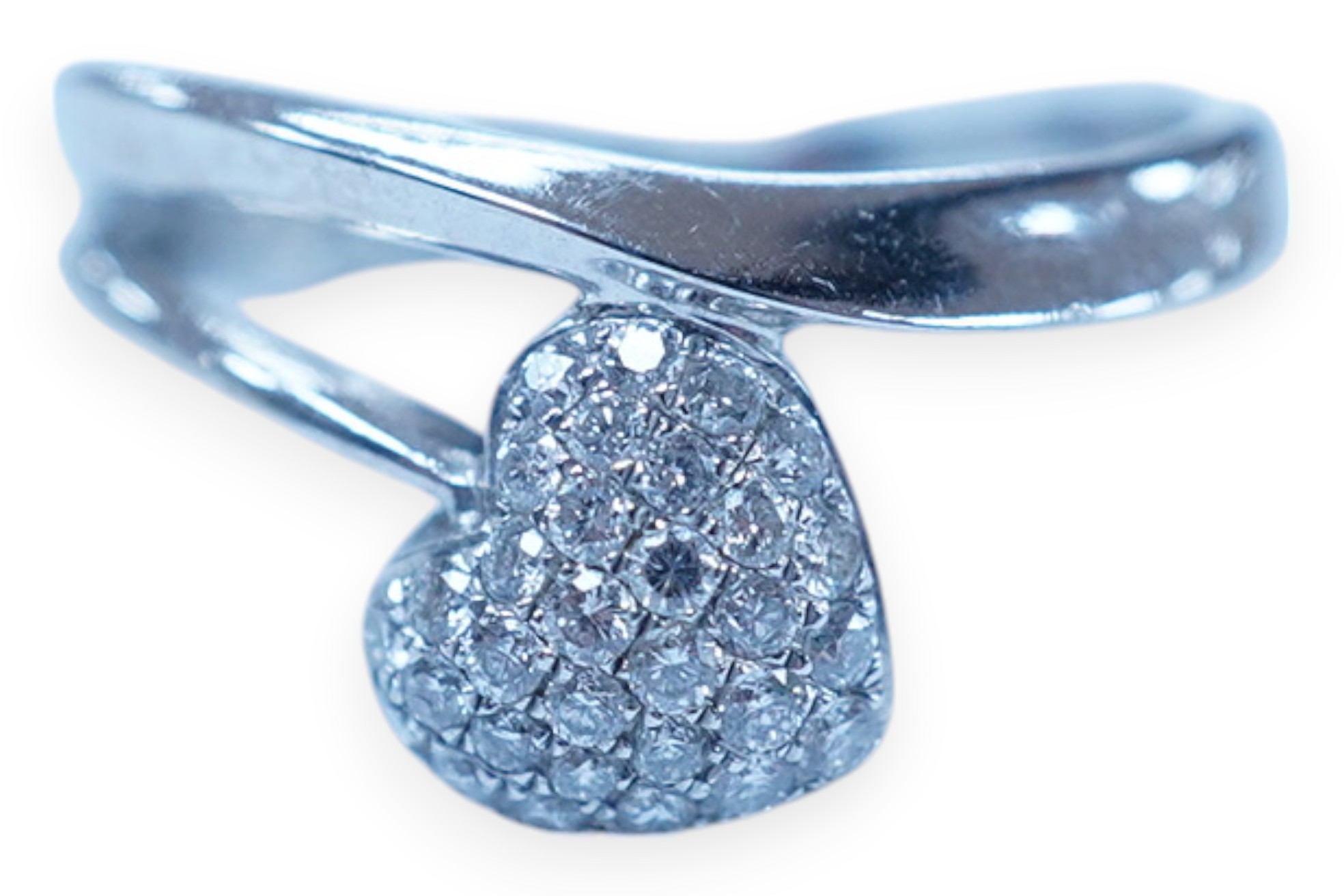 A modern 18k white metal and pave diamond set heart shaped ring, size H, gross weight 2.1 grams. Condition - good